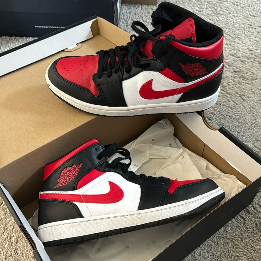 Air Jordan 1 MID. Black/fire-red/white. US M10. Great condition